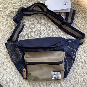 NWT Herschel Belt Bag